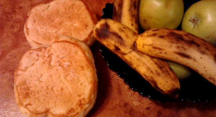 Булочки дрожжевые с бананом и яблоком