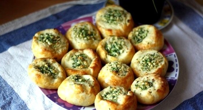 Булочки с чесноком и зеленью