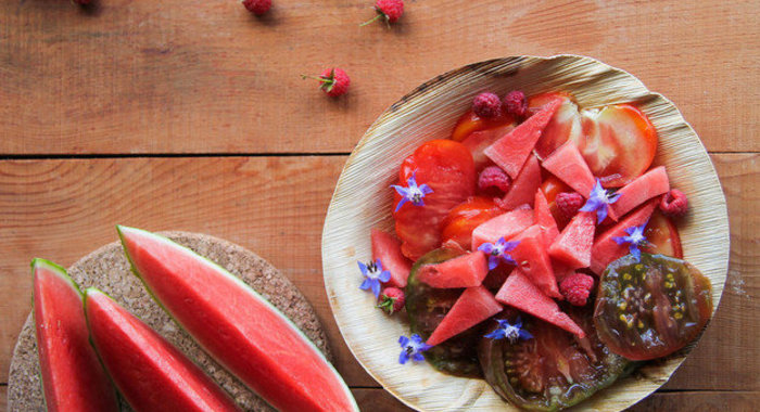 Салат с помидорами и арбузом