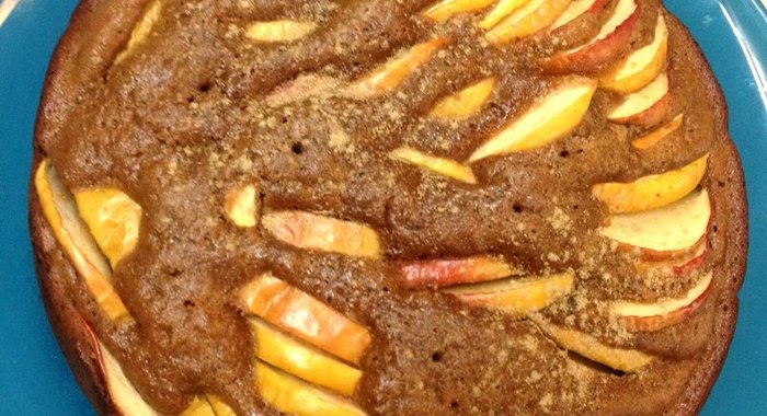 Осенний яблочный пирог со специями