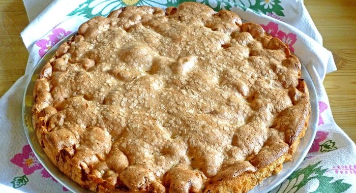 Бисквит с яблоками