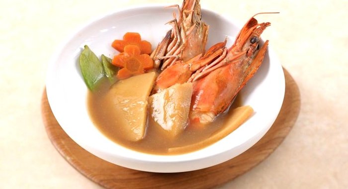 Креветки с овощами и ароматным соусом