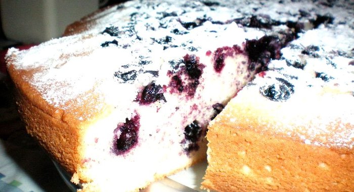 Дрожжевой пирог с черникой