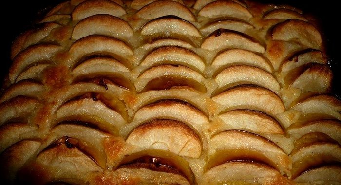 Пышный яблочный пирог
