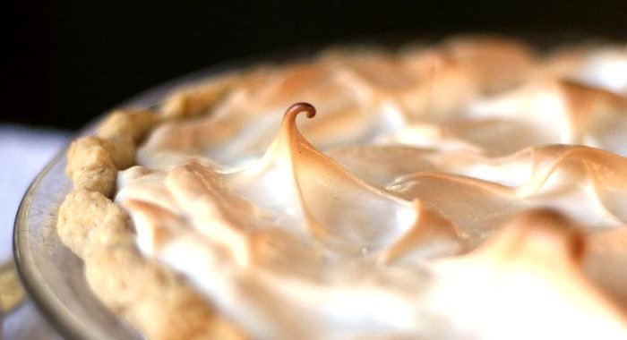 Ананасовый пирог с безе