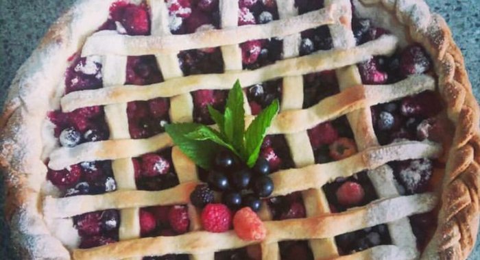 Пирог с ягодами из песочного теста