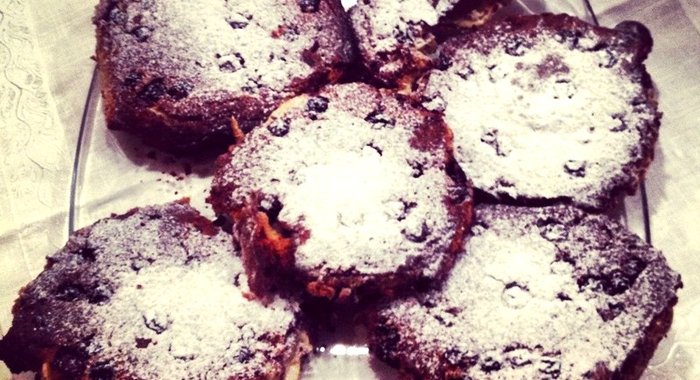 Слойки с черной смородиной и франжипаном