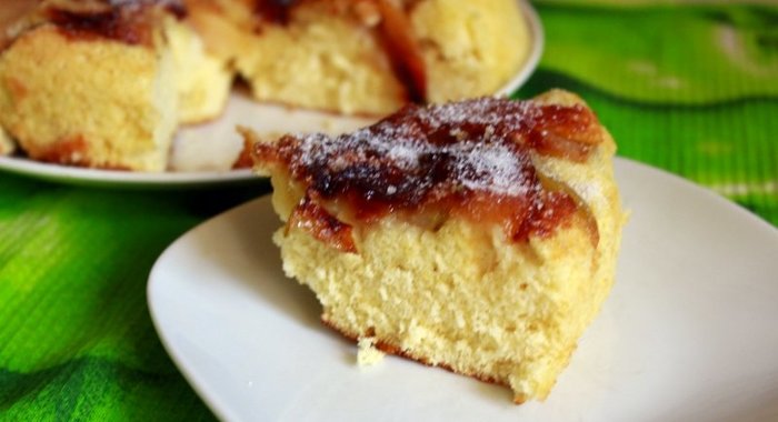 Яблочный пирог-перевёртыш в мультиварке