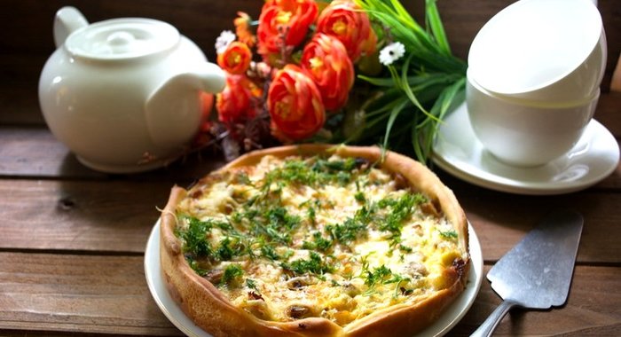 Пирог с шампиньонами и курицей