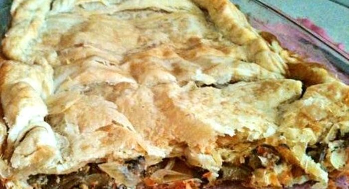 Пирог с грибами, сметаной и сыром