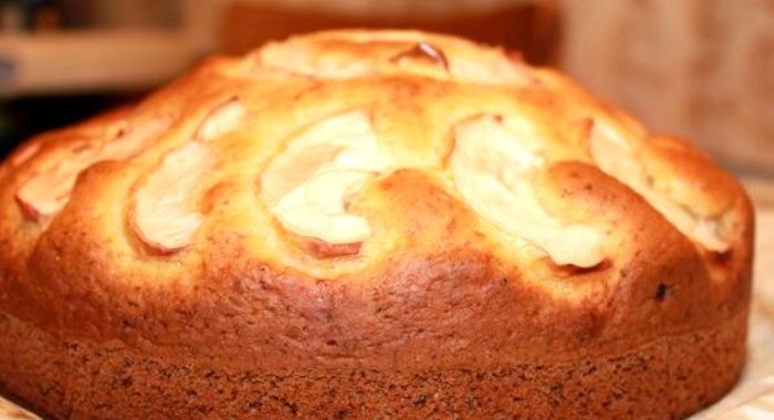 Быстрый пирог на кислом молоке