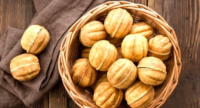 Орешки с варёной сгущёнкой