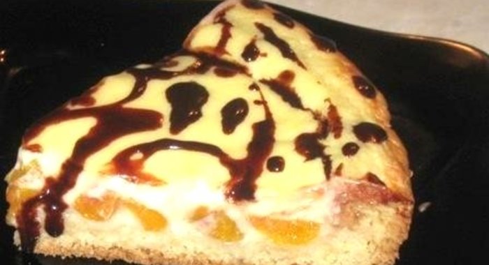 Пирог с заварным кремом и абрикосами