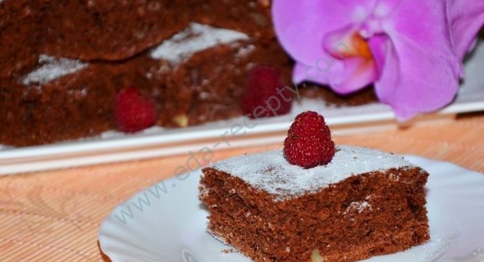 Шоколадный пирог с орехами