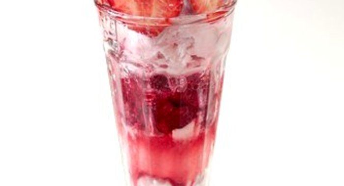 Санди с клубникой и малиной