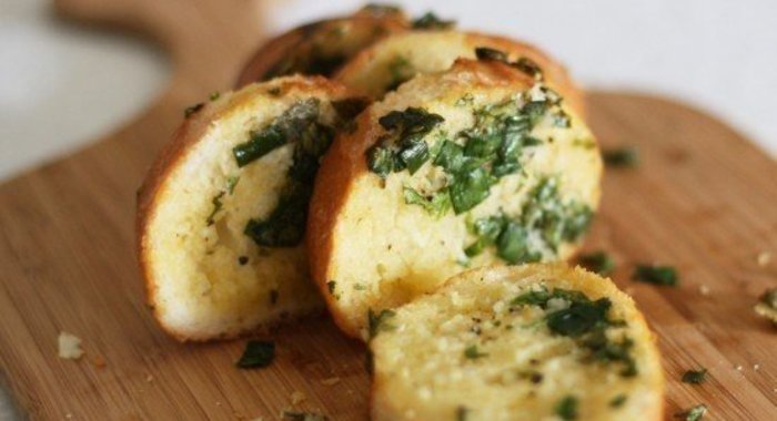 Багет с чесноком