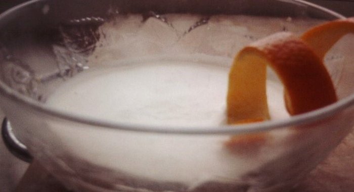 Сабайон с коньяком и цедрой апельсина