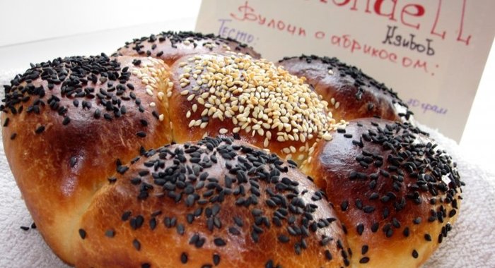 Булочки с абрикосом