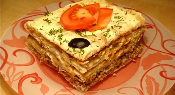 Слоеный пирог с рыбной консервой