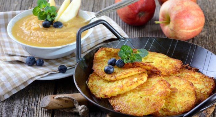 Картофельные драники с кабачками и яблоками