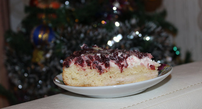 Пирог с творогом и брусникой