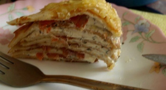 Блинный пирог с форелью