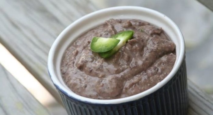 Хумус из черной фасоли