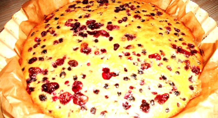 Ягодный пирог на молоке