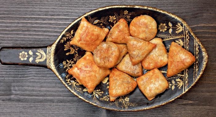 Слоеные пирожки с печенкой