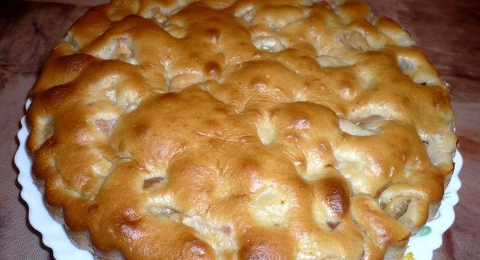 Пирог с яблоками на кислом молоке