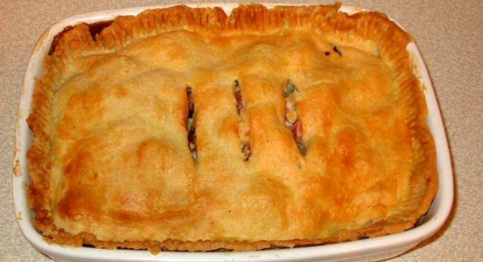Пирог с курицей и беконом