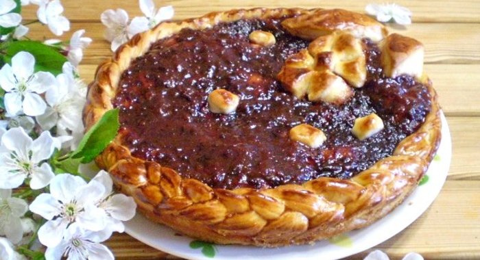 Пирог открытый с вареньем