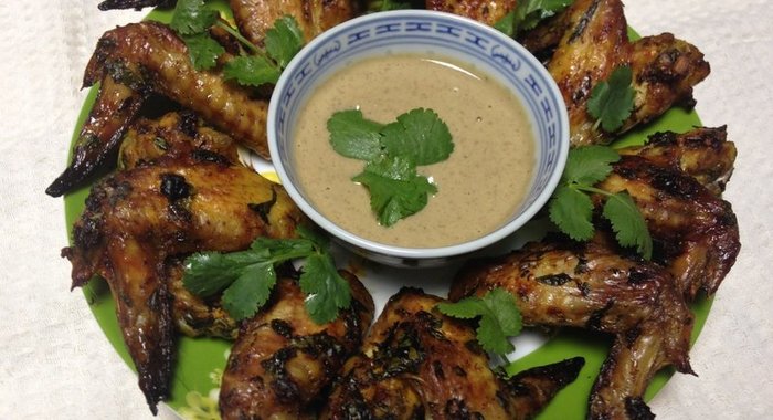Куриные крылышки с соусом из грецких орехов