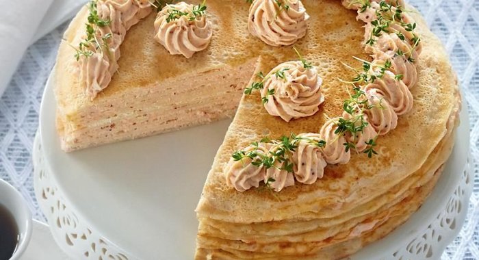 Блинный пирог с рыбным муссом