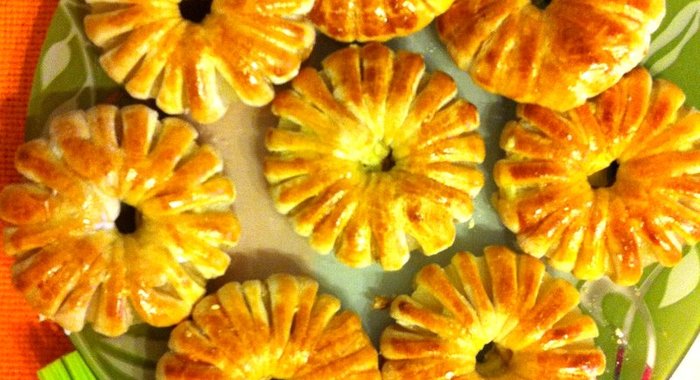 Ананасовые колечки в слоеном тесте