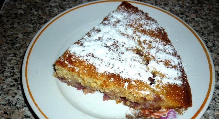 Пирог со свежей клубникой