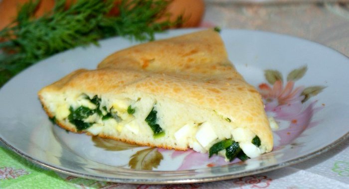 Заливной пирог с луком и яйцом