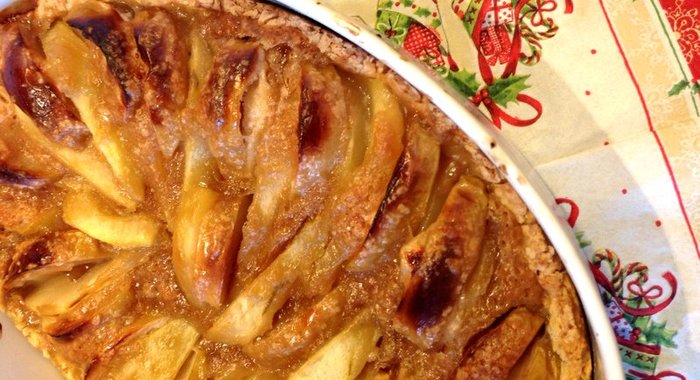 Пирог с оливковым маслом, яблоками и грушами