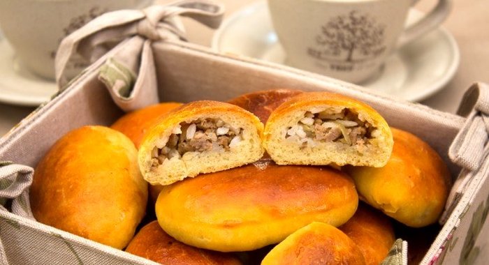 Пирожки с фаршем и рисом