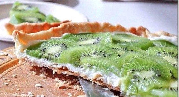 Миндальный пирог с киви