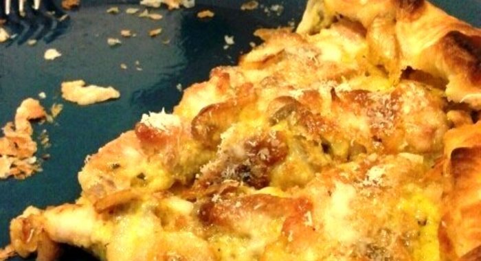 Слоёный пирог с курицей и грибами