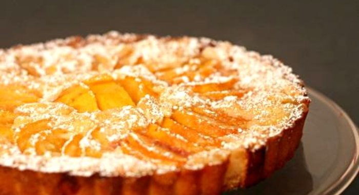 Персиковый тарт с посыпкой