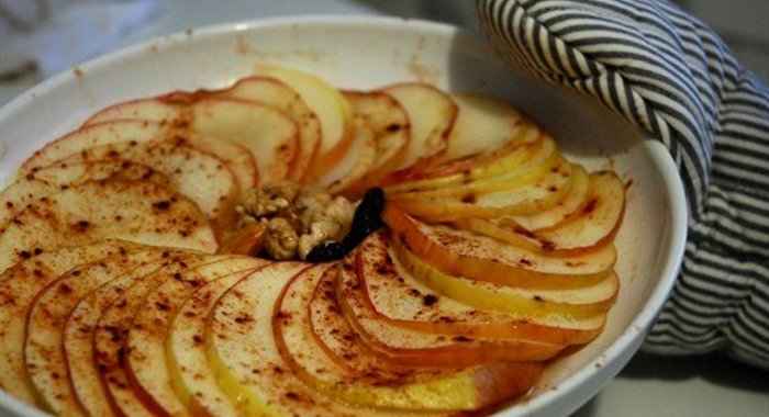 Запеченные яблоки с корицей