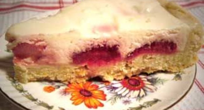 Клубничный пирог со сметанной заливкой