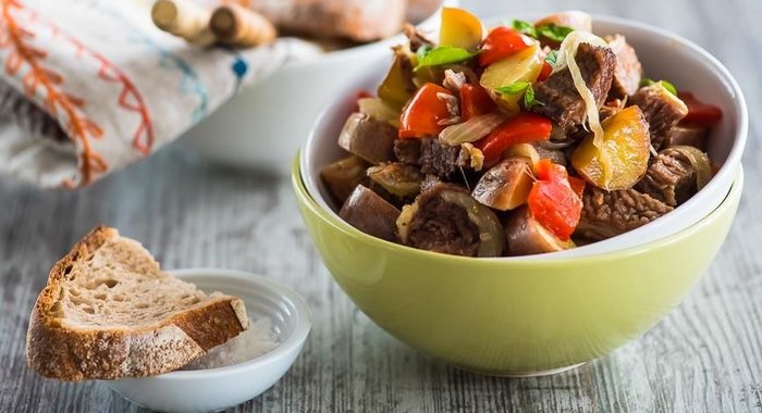 Рагу из картофеля с вареной грудинкой