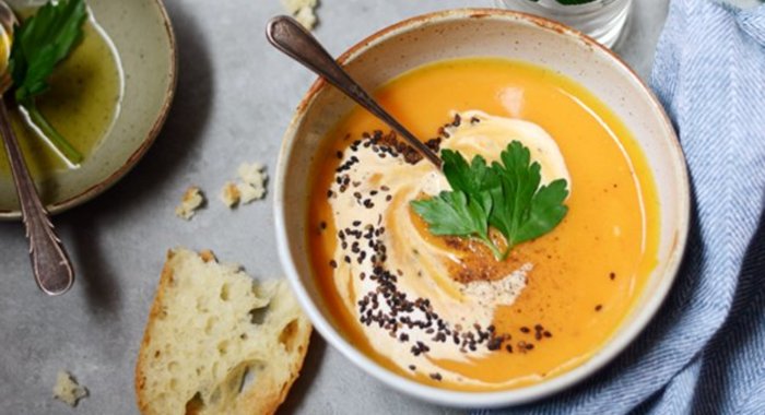 Суп из сладкого картофеля с сыром чеддер