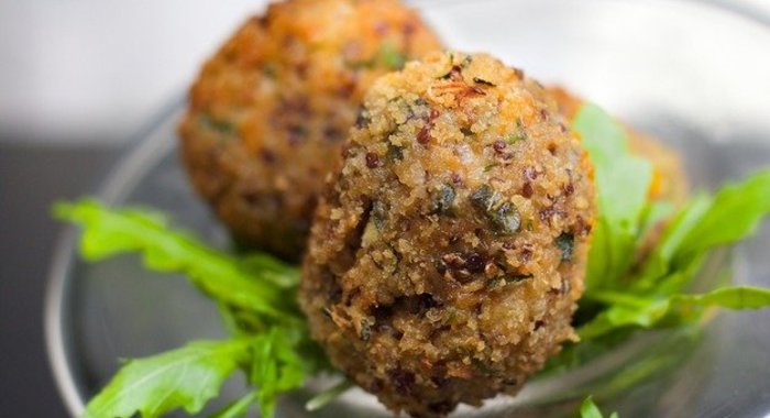 Фрикадельки из овощей с киноа и креветками