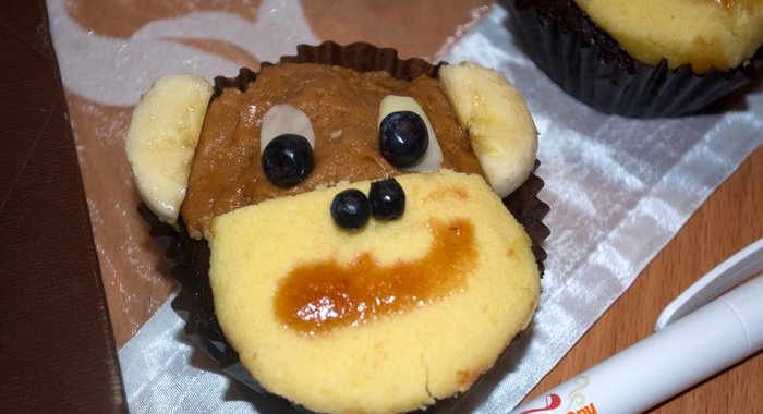 Выпечка в виде обезьянки