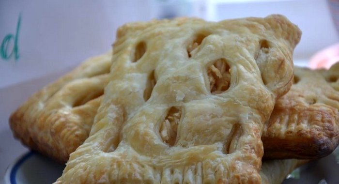 Слойки яблочные