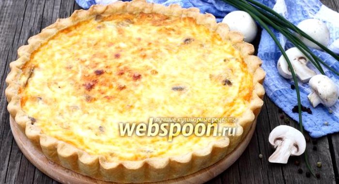 Открытый пирог с грибами и сыром